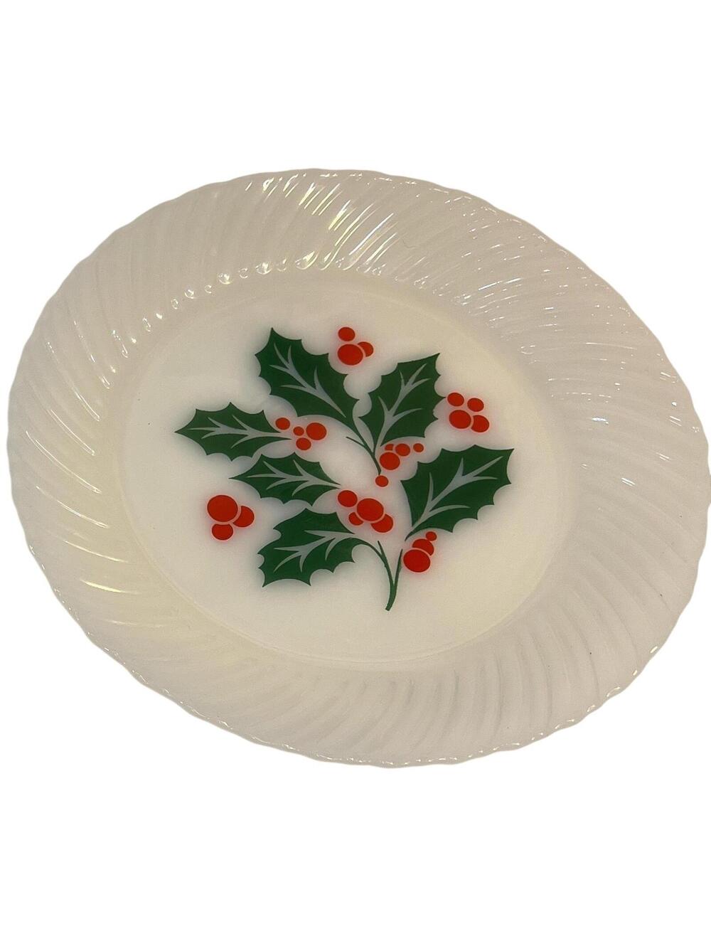 Unmarked White Glass Holly Salad Plates Set Of 7 Christmas Holiday Retro